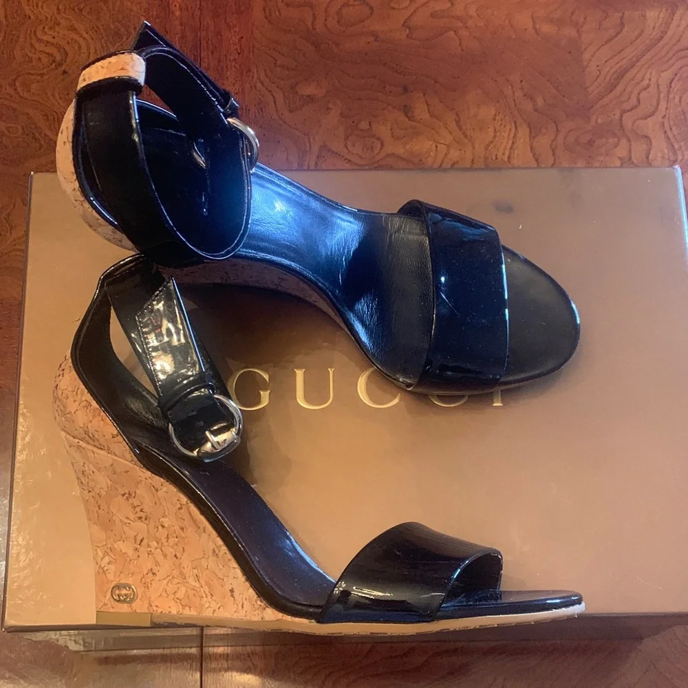 Gucci Santander Tan Cork & Black Patent Leather Wedge Sandals